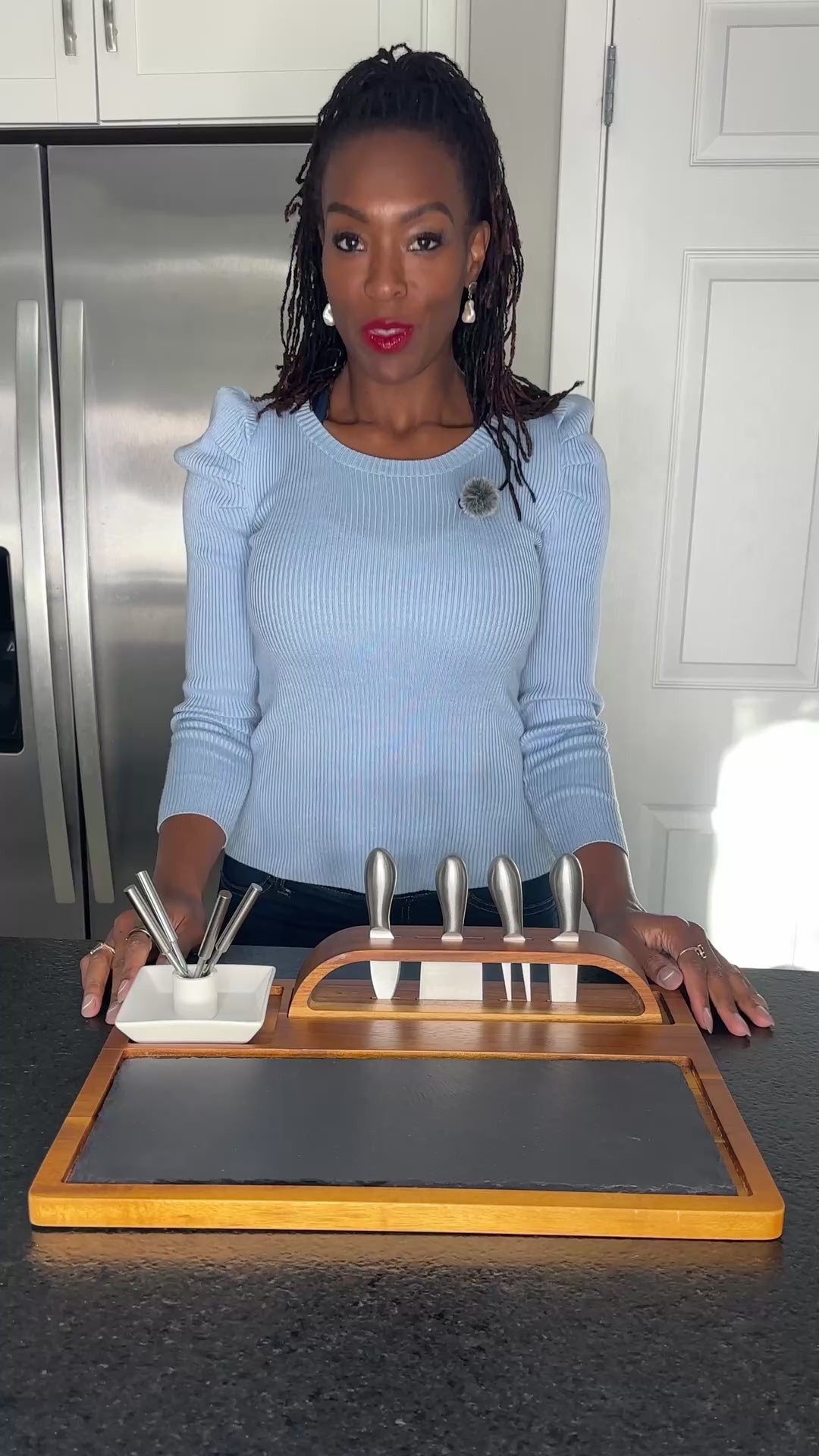 Load video: ACACIA WOOD CHARCUTERIE BOARD